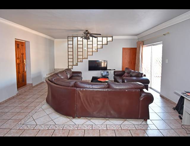 4 BEDROOM HOUSE FOR SALE IN MAYFAIR WEST